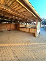 Überdachter Putzplatz